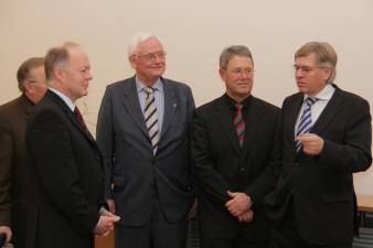 Der Nieders�chsische Finanzminister Hartmut M�llring bei einem Besuch in Rehden zu einem Gespr�ch mit heimischen Kommunalpolitikern.