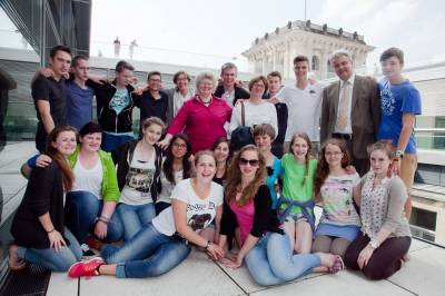 MdB Knoerig mit Sch�lern der Lukasschule Bassum 2014