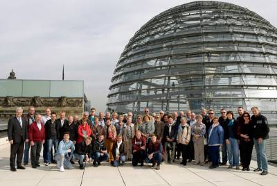 MdB Axedl Knoerig mit 50 B�rgern aus dem Landkreis Diepholz im Regierungsviertel. Mai 2015